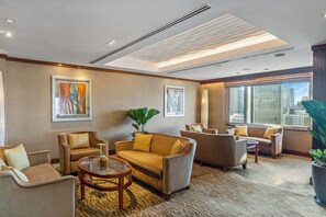 3 restaurants, breakfast, lunch, dinner served; Chinese cuisine - Makati Shangri-La, Manila (Makati)