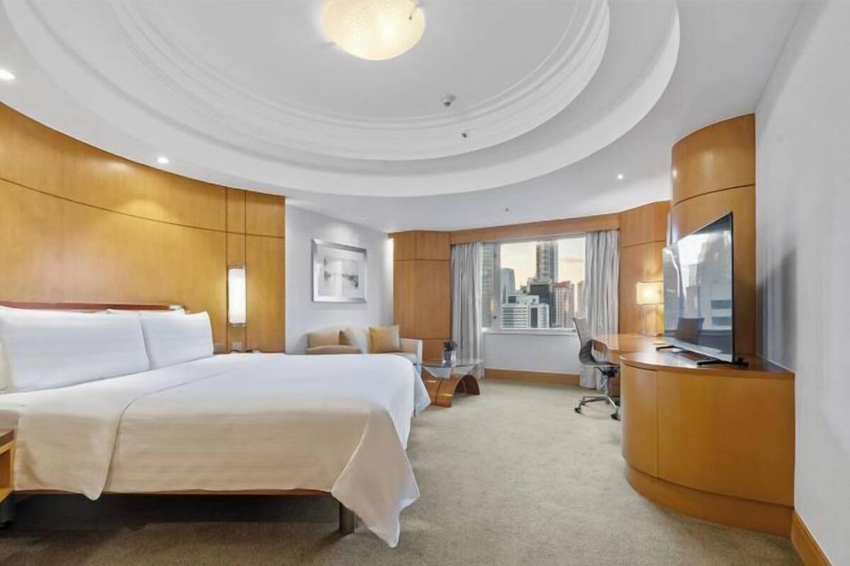 Hypo-allergenic bedding available, minibar, in-room safe, desk