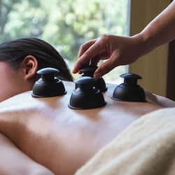 Salas de tratamiento para parejas, sauna y tratamientos corporales