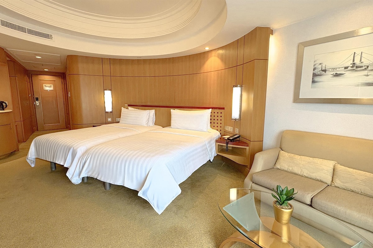 Deluxe Room, 2 Twin Beds | Hypo-allergenic bedding, minibar, in-room safe, individually furnished