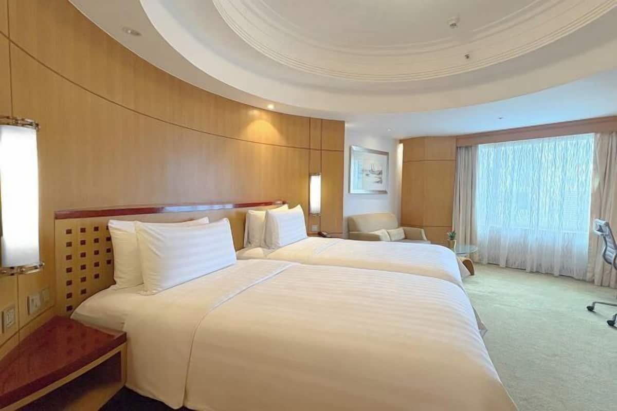 Roupas de cama antialérgicas, frigobar, cofres nos quartos