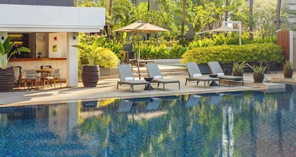 Makati Shangri-La, Manila