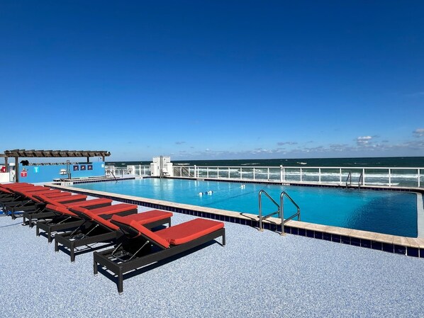 On the beach, white sand, sun-loungers, beach volleyball