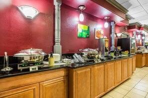Free daily buffet breakfast - Quality Inn Ozona I-10 (Ozona)