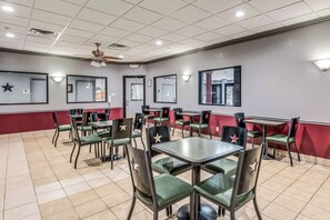 Free daily buffet breakfast  - Quality Inn Ozona I-10 (Ozona)