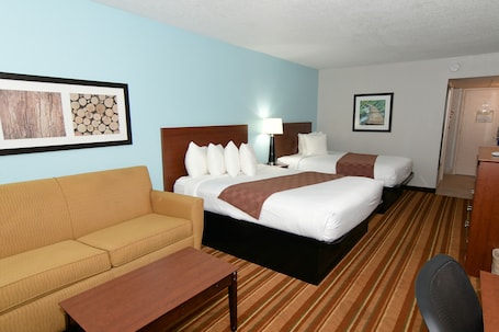 Executive 2 Queen Beds, Non Smoking, with Pull out couch with Refrigerator & Microwave | In-room safe, blackout drapes, iron/ironing board, cribs/infant beds. Rock Island Inn & Suites Marshalltown