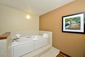 Standardzimmer, 1 Queen-Bett, Nichtraucher, Whirlpool