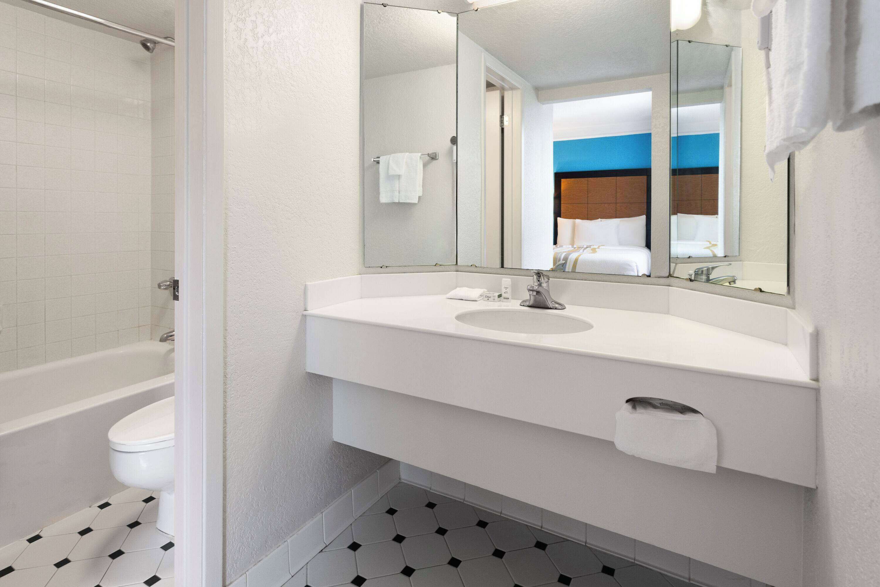 combined shower/bathtub, eco-friendly toiletries, hair dryer, towels