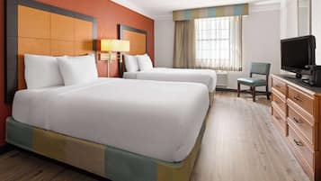 Literie de qualité supérieure, surmatelas, bureau, rideaux occultants