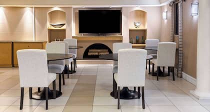 La Quinta Inn by Wyndham Pittsburgh Airport