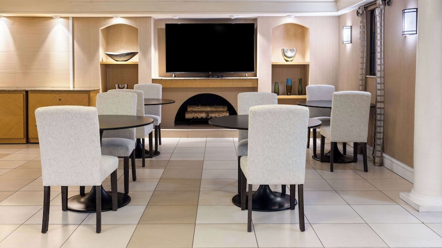 La Quinta Inn by Wyndham Pittsburgh Airport