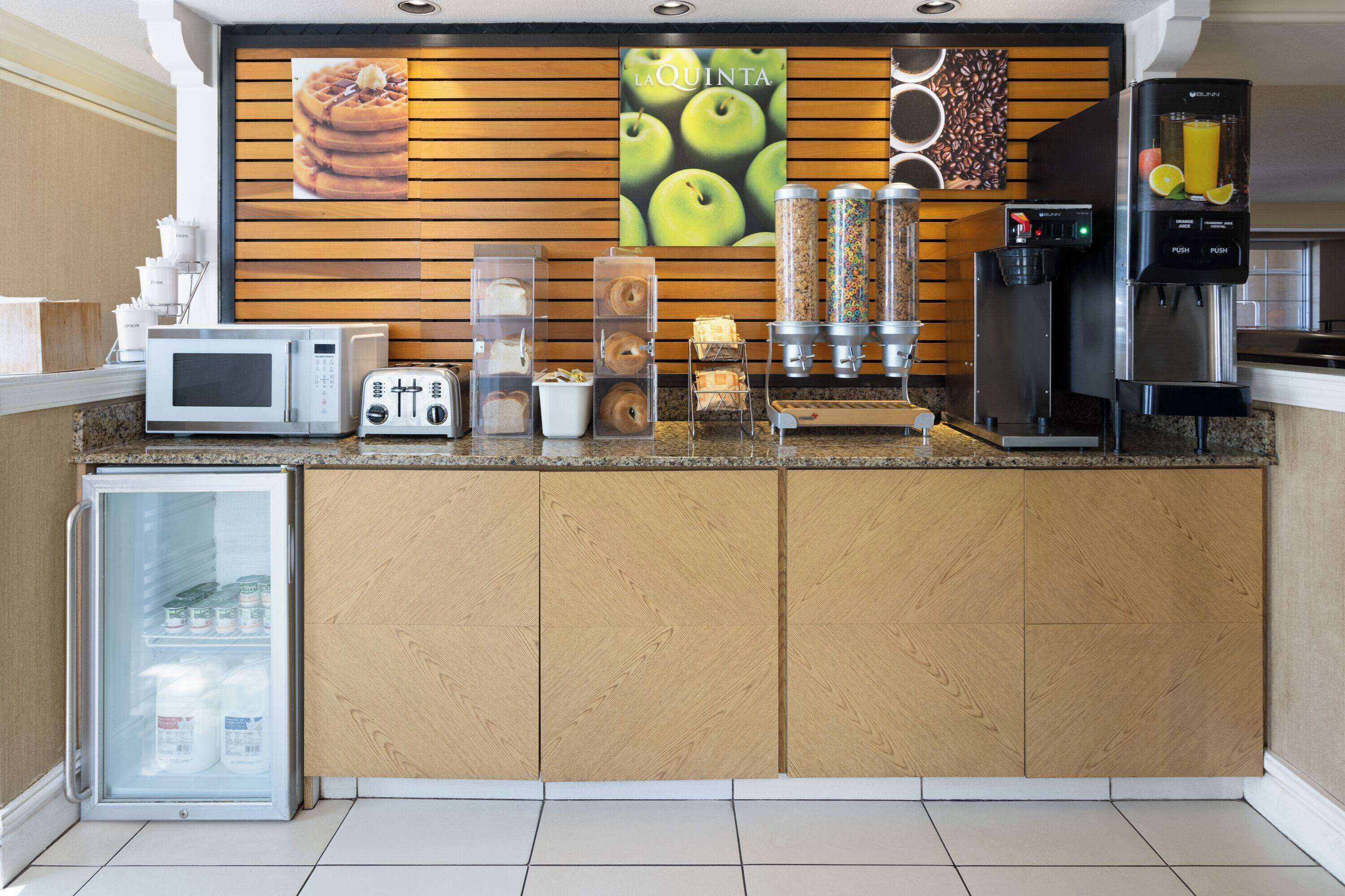 free daily continental breakfast