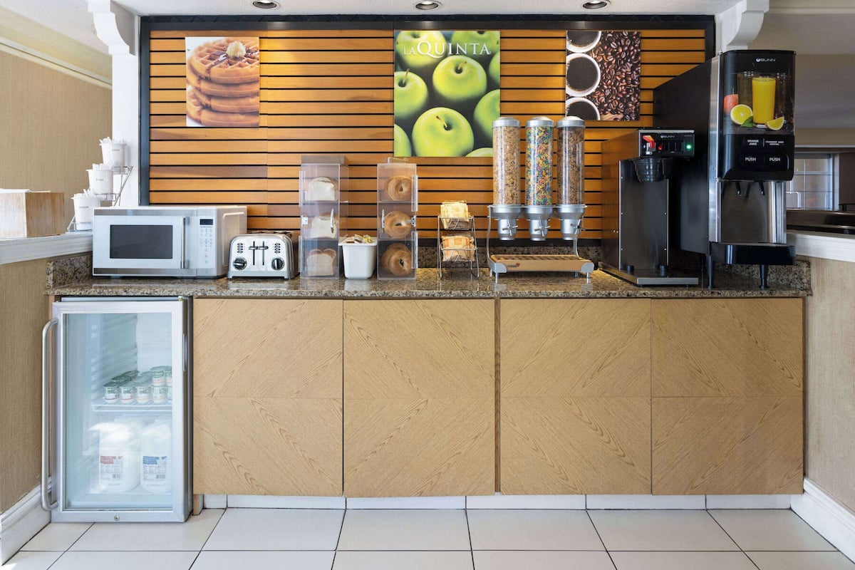 free daily continental breakfast