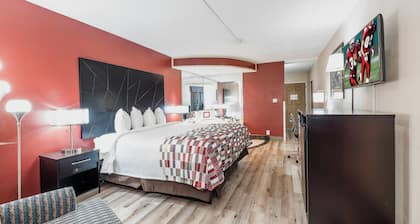 Red Roof Inn & Suites Macon