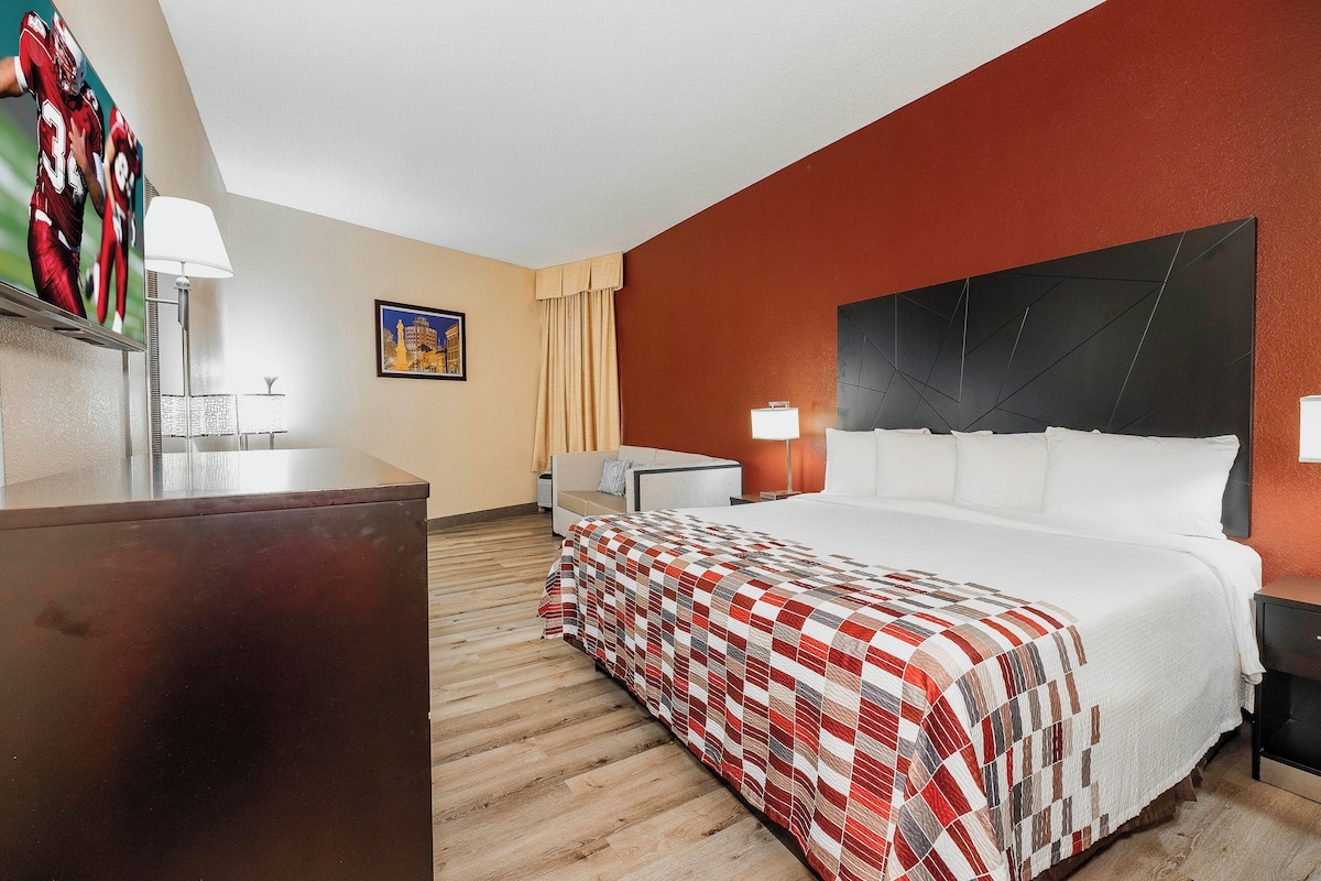 In-room safe, desk, laptop workspace, soundproofing