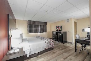 Superior Room, 1 King Bed, Accessible, Non Smoking | In-room safe, desk, laptop workspace, soundproofing