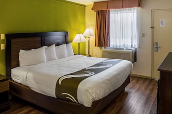 Room, 1 King Bed, Accessible, Non Smoking | Desk, iron/ironing board, free WiFi, bed sheets at Quality Inn Biloxi Beach