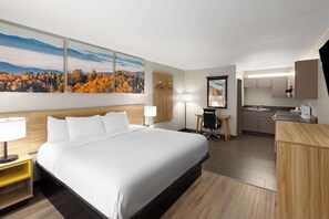 Habitación, 1 cama King size, para no fumadores (Efficiency) | Escritorio y espacio para trabajar con laptop 