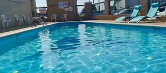 Days Inn by Wyndham Clarksville North