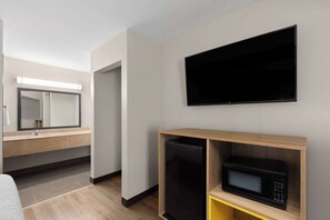 办公桌、笔记本电脑工作区、熨斗/熨衣板、免费 WiFi