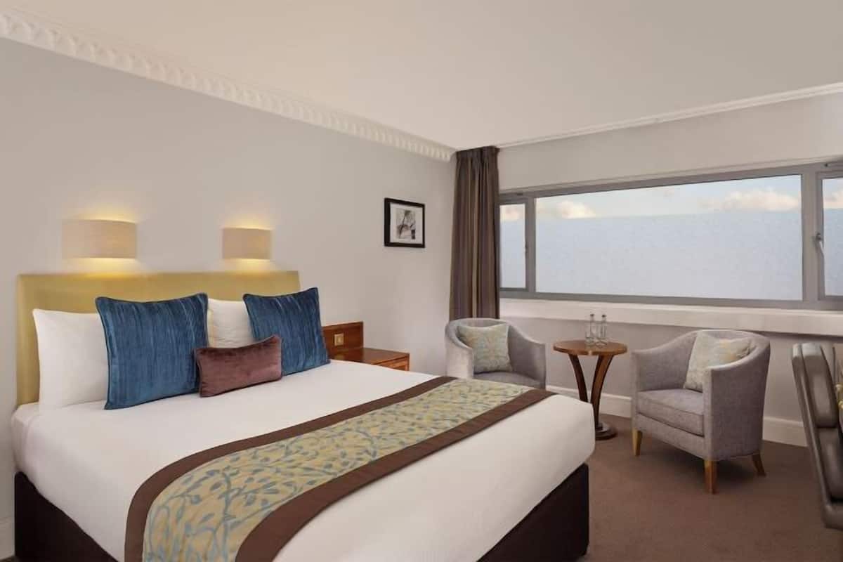 1 bedroom, premium bedding, in-room safe, desk