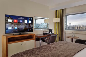 Deluxe Double Room, with Bridge View | 客室の設備とサービス