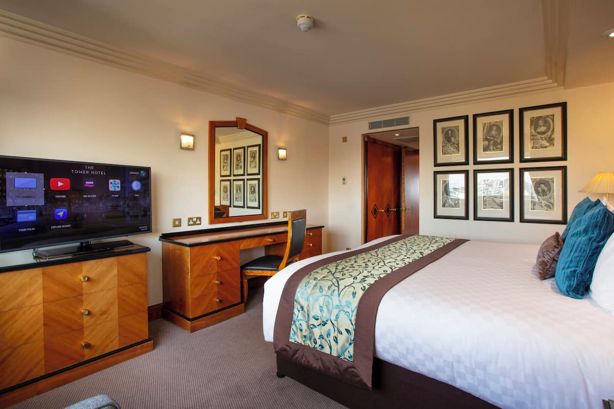 Suite, 1 Double Bed | Premium bedding, in-room safe, desk, laptop workspace