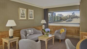 Premium bedding, in-room safe, desk, laptop workspace