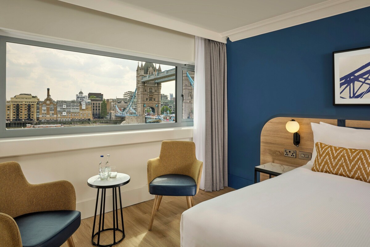 Executive King Room, with Bridge View | Premium bedding, in-room safe, desk, laptop workspace