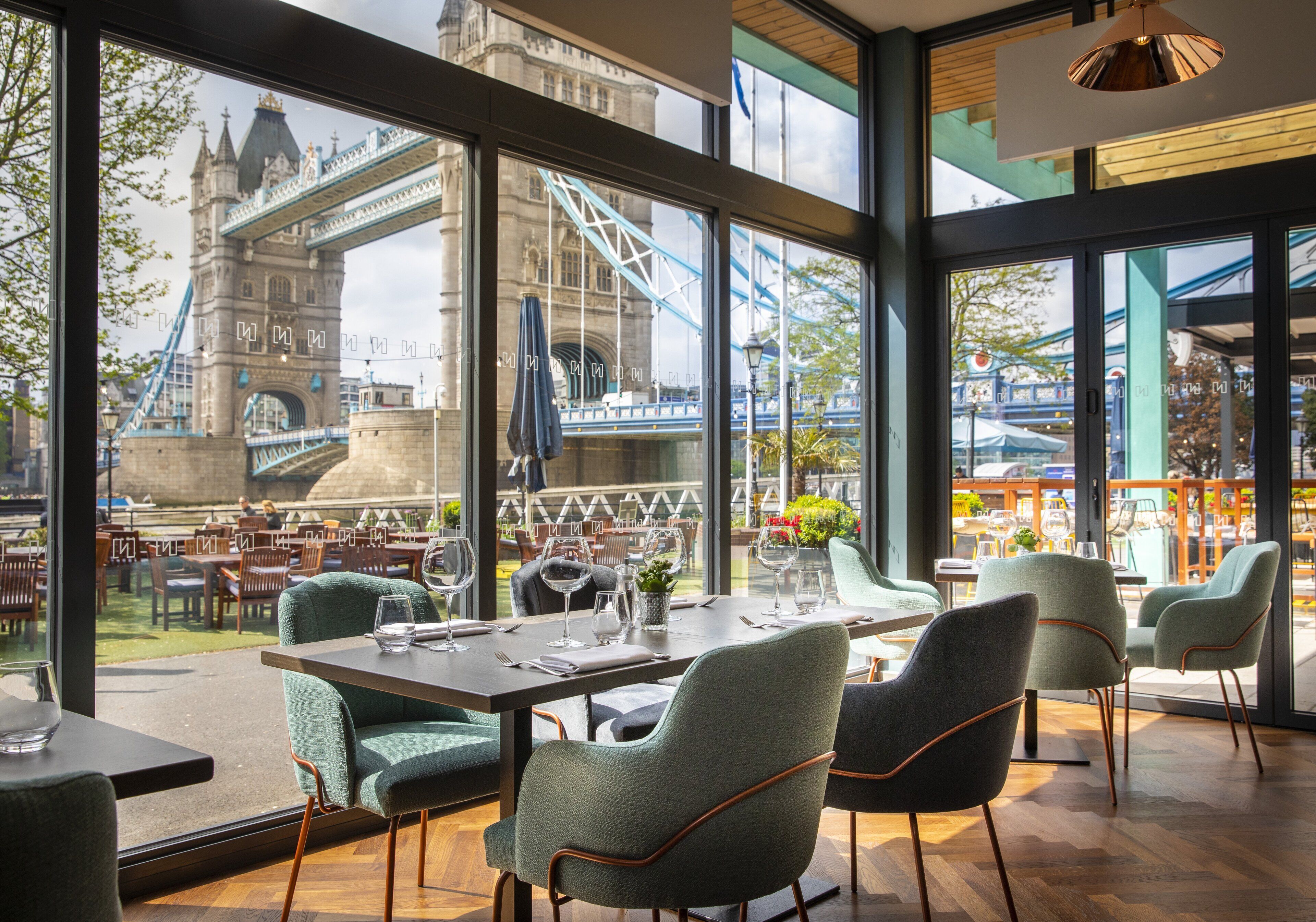 2 restaurants, lunch, dinner served; local and international cuisine