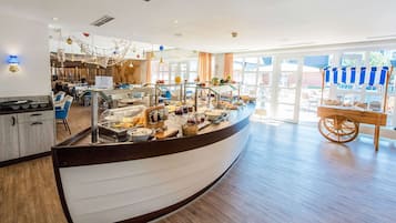 Daily buffet breakfast (EUR 18.5 per person)