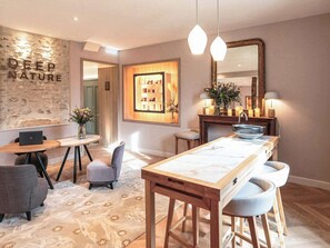Couples treatment room(s), sauna, steam room, massages