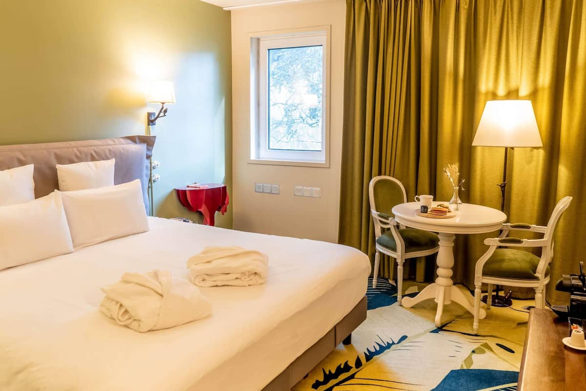 Privilege, Kamer, 1 tweepersoonsbed | Luxe beddengoed, pillowtop-bedden, een kluis op de kamer