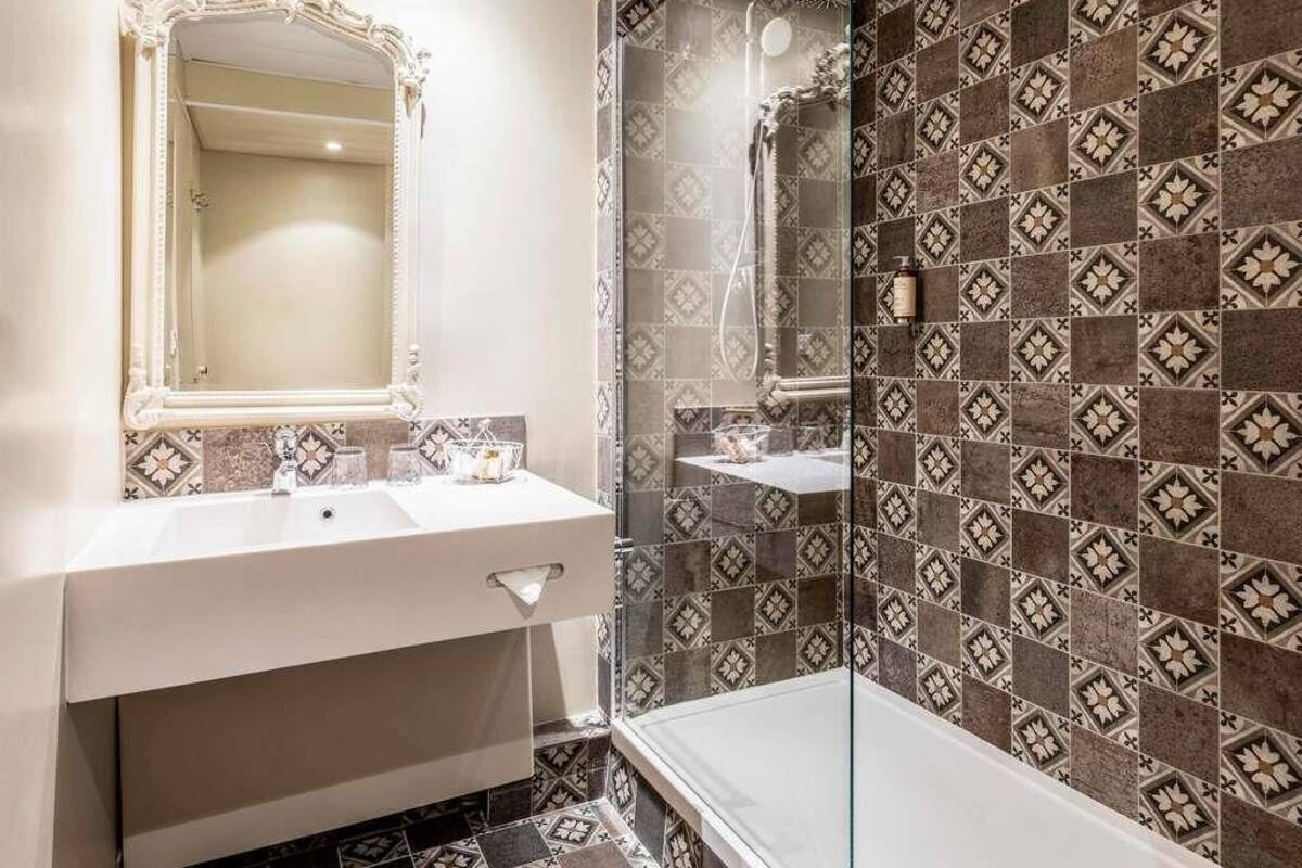 Privilege, Habitación, 1 cama doble | Ropa de cama de alta calidad y colchones con acolchado adicional