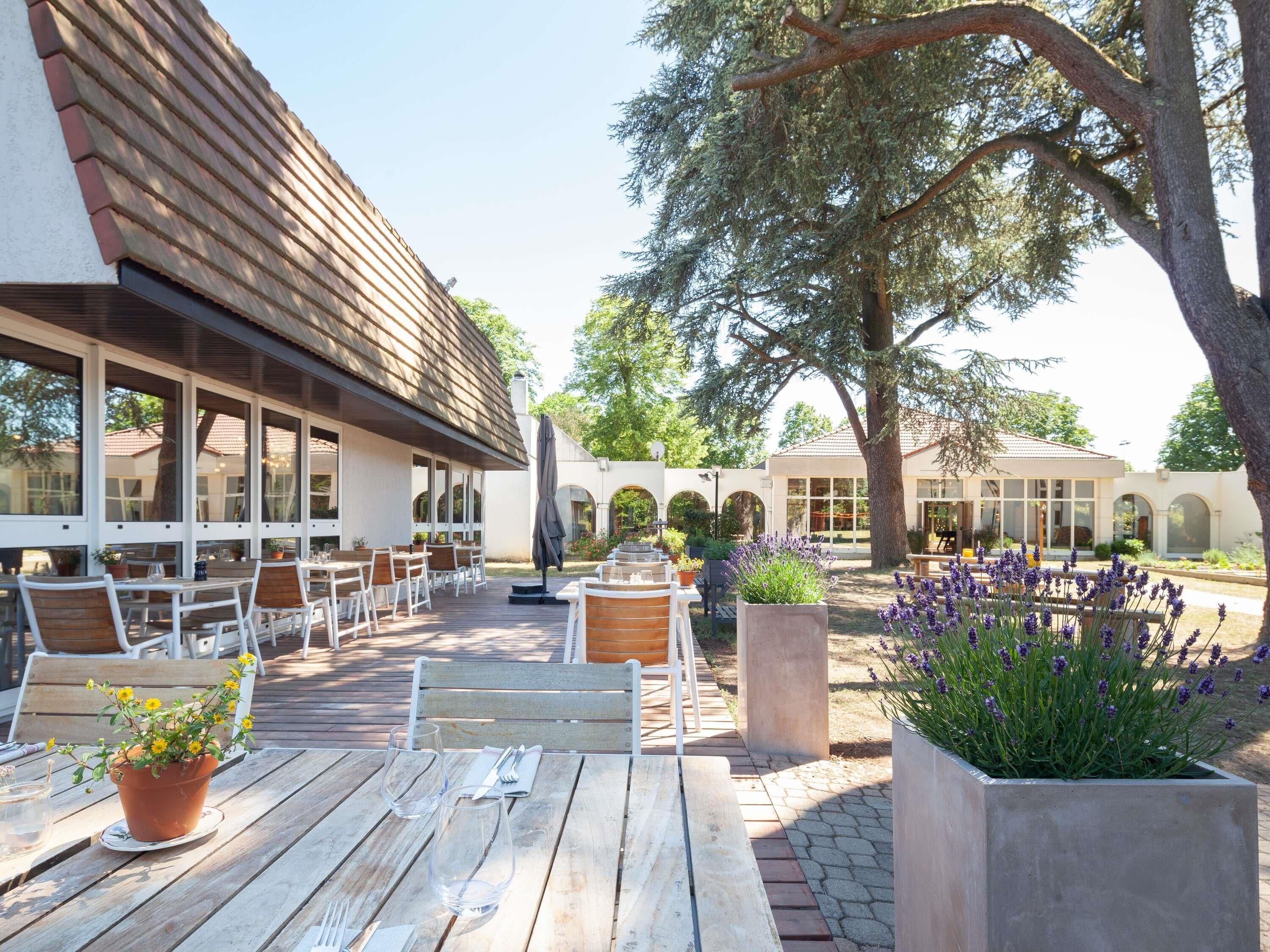 Lunch and dinner served, pool views 