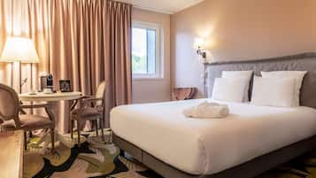 Privilege, Room, 1 Double Bed | Premium bedding, pillowtop beds, in-room safe, soundproofing