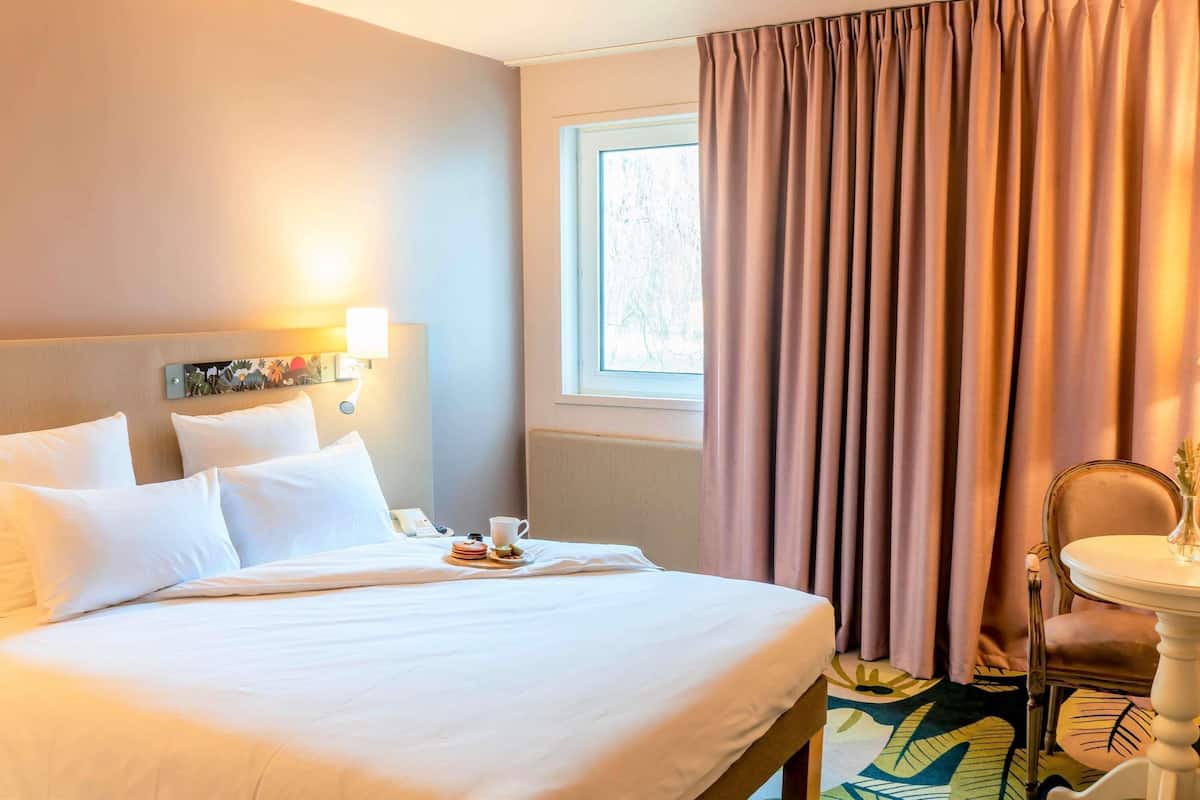 Premium bedding, pillow-top beds, in-room safe, soundproofing