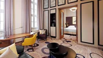 Deluxe Suite, 1 King Bed, Non Smoking | 1 bedroom, premium bedding, minibar, in-room safe