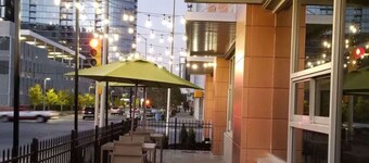 La Quinta Inn & Suites by Wyndham Indianapolis Downtown