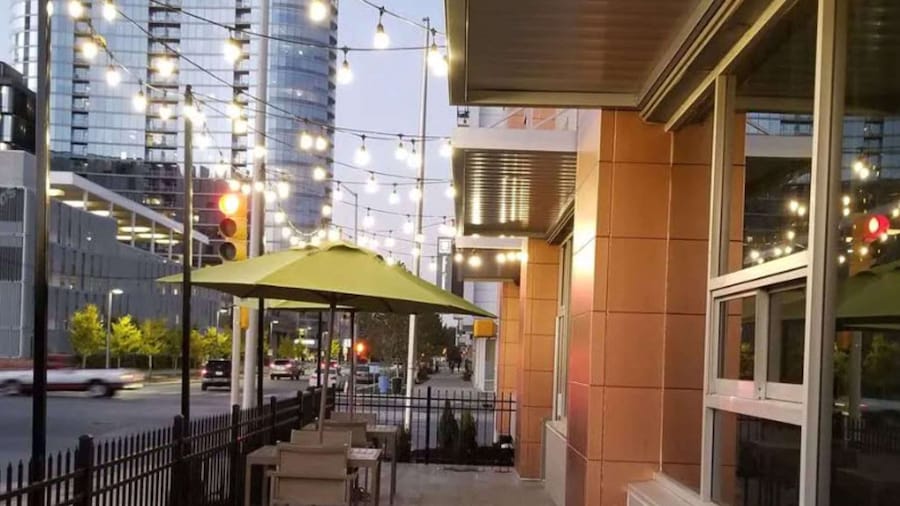 La Quinta Inn & Suites by Wyndham Indianapolis Downtown