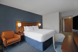 Escriptori, espai de treball apte per a portàtils i cortines opaques 