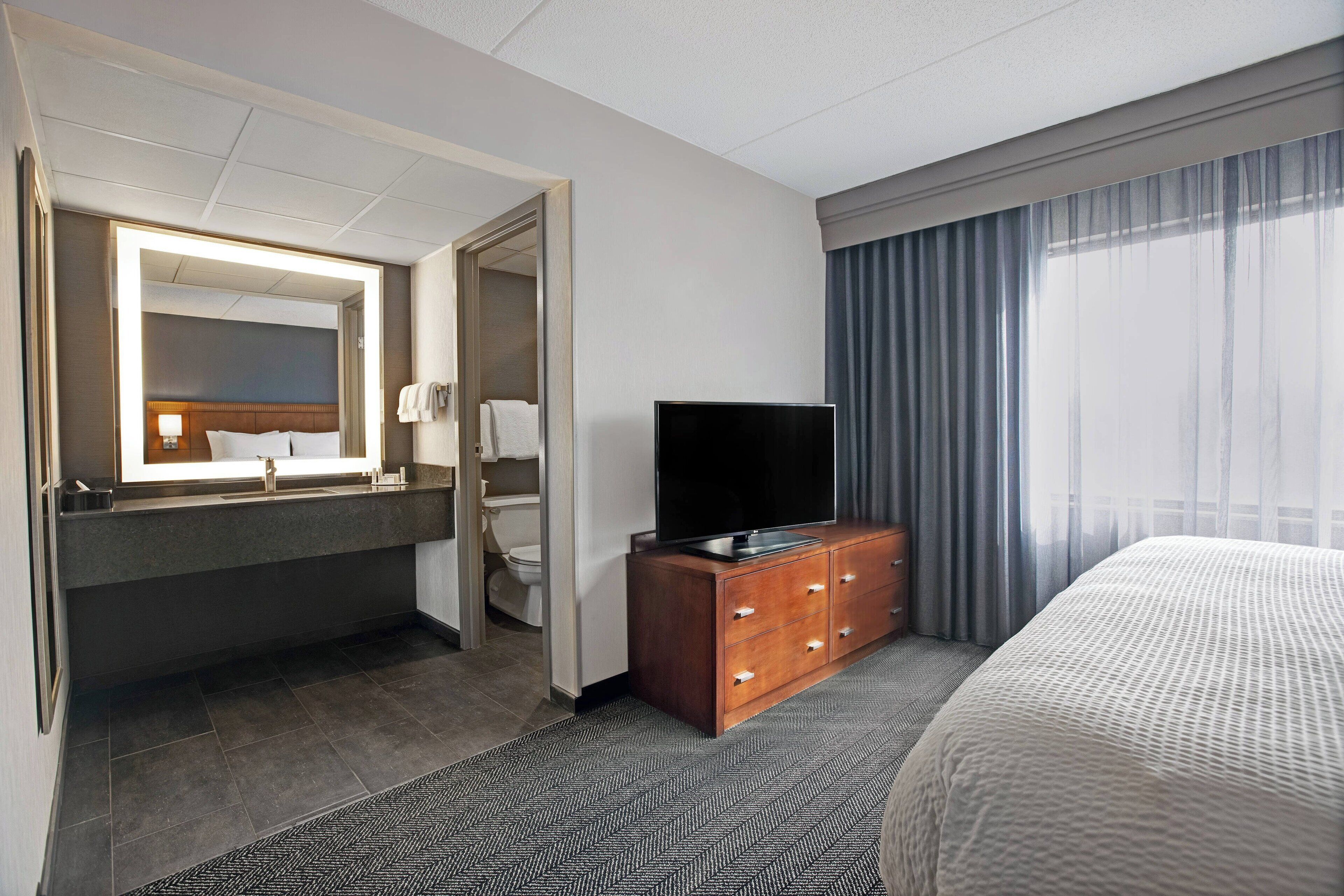 Photo - Courtyard Chicago Elmhurst/Oakbrook Area