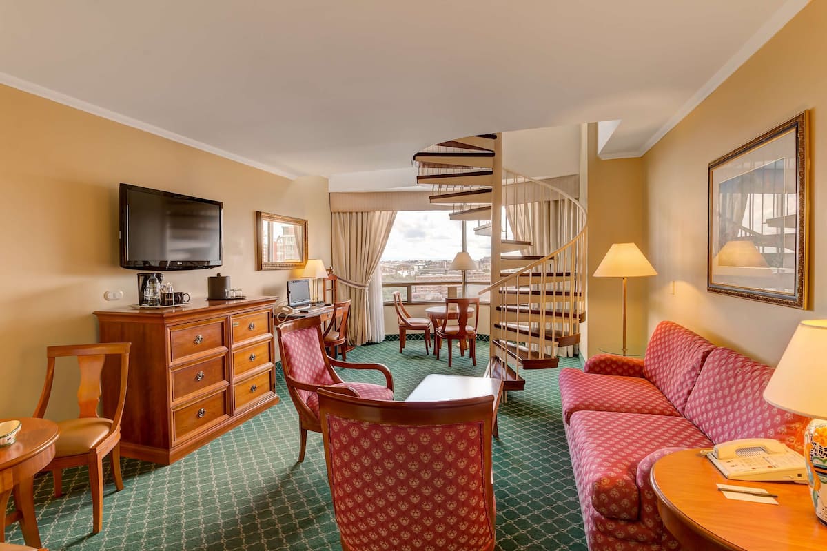 suite duplex premium level | 1 bedroom, in-room safe, desk, blackout curtains