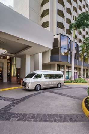 รถรับส่งสนามบิน