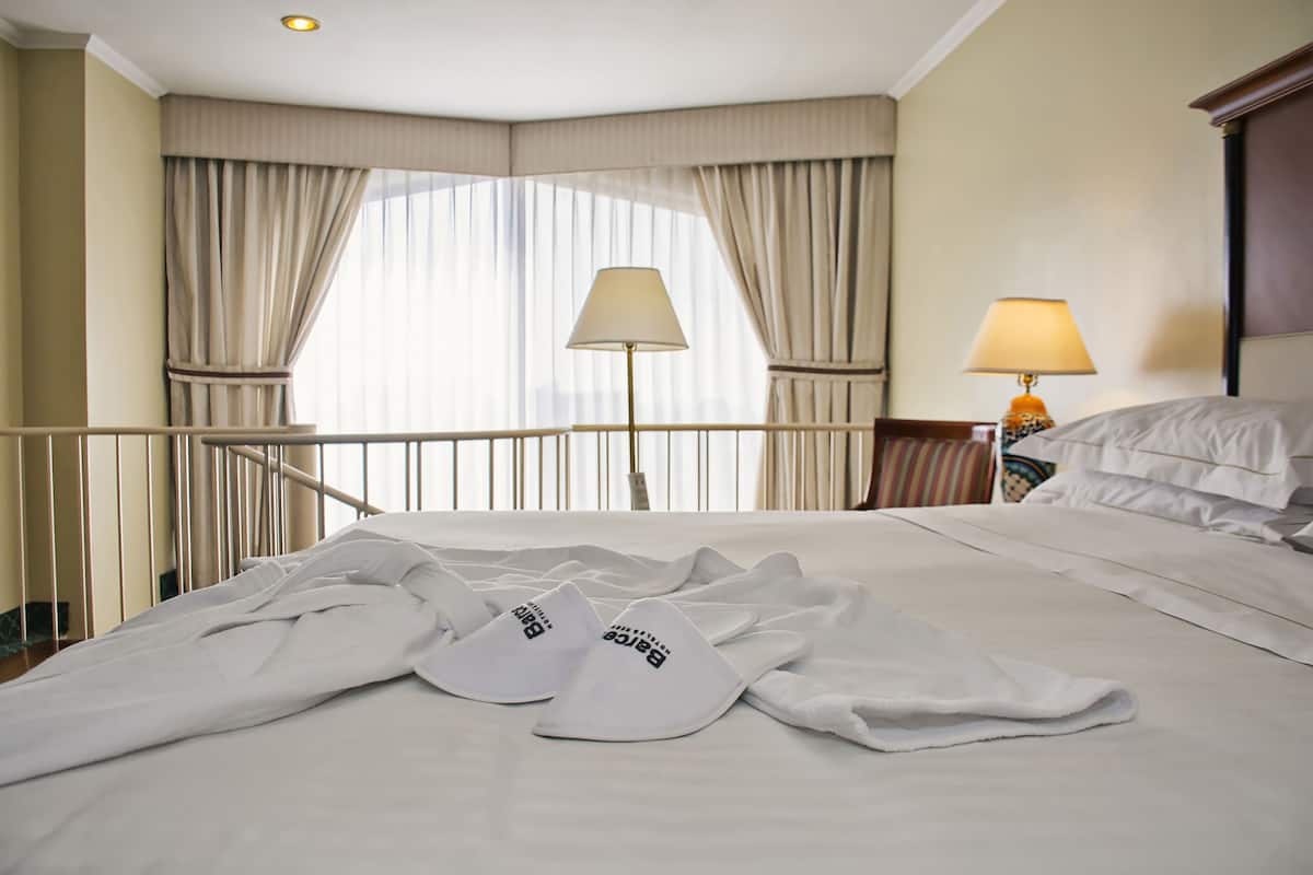 1 bedroom, in-room safe, desk, blackout curtains