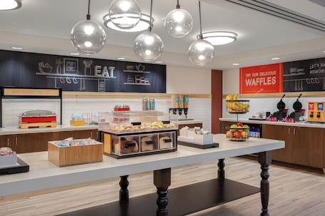 Free daily buffet breakfast . Hampton Inn Dubuque