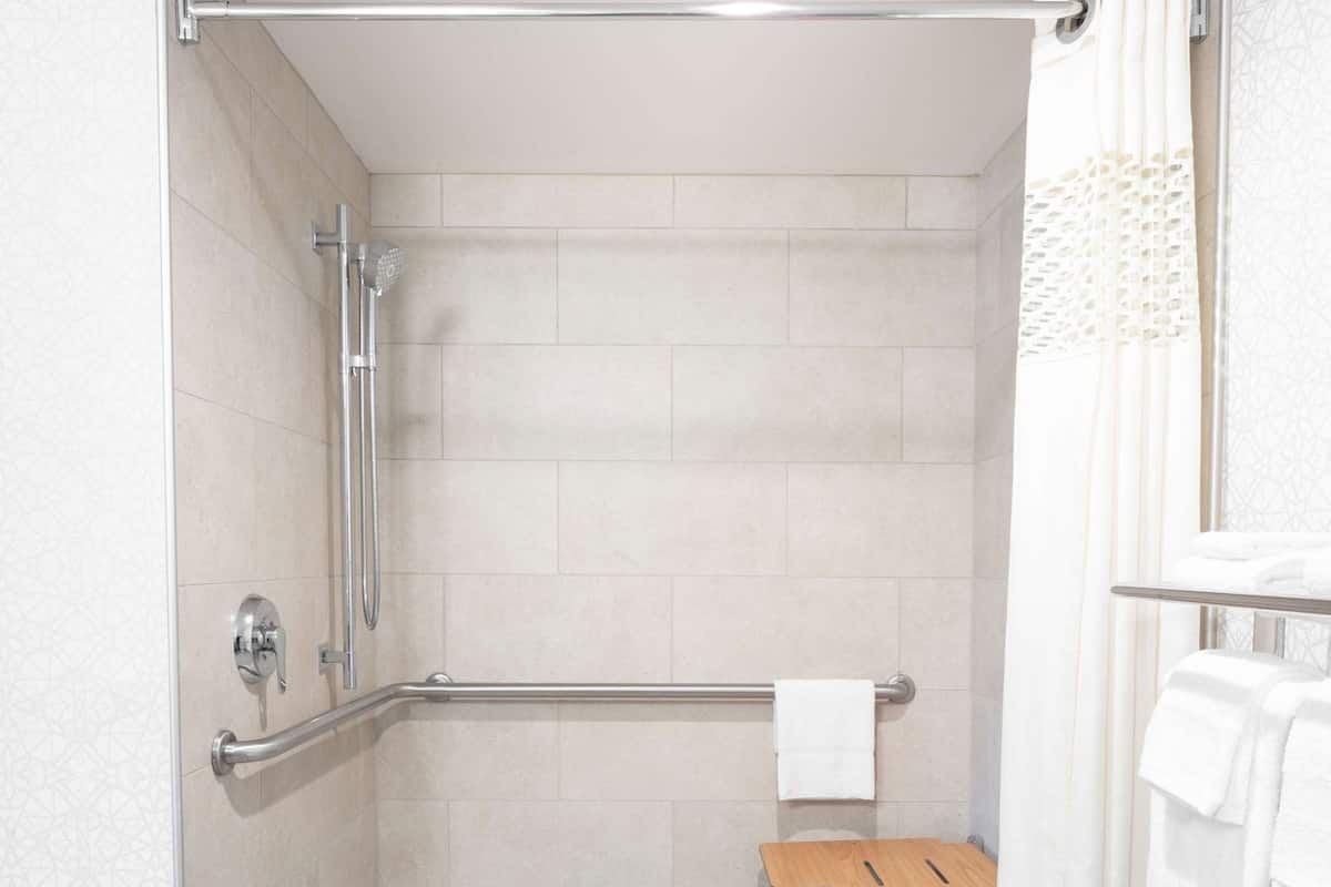 Bathroom | Free toiletries, hair dryer, towels