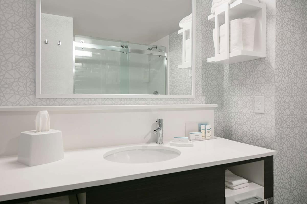 Bathroom | Free toiletries, hair dryer, towels