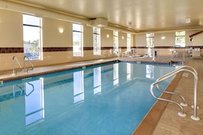 Indoor pool, sun loungers