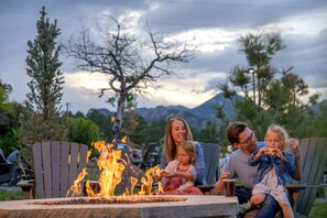 บริการอาหารเช้า อาหารกลางวัน อาหารเย็น, อาหารอเมริกัน